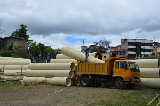 PREFECTURA DE BOLÍVAR FORTALECE LA INFRAESTRUCTURA VIAL RURAL CON ENTREGA DE MATERIALES EN LA PARROQUIA JULIO MORENO